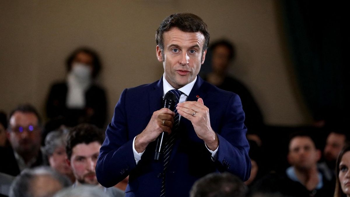 Macron: V příštích týdnech se ukončení války nedočkáme